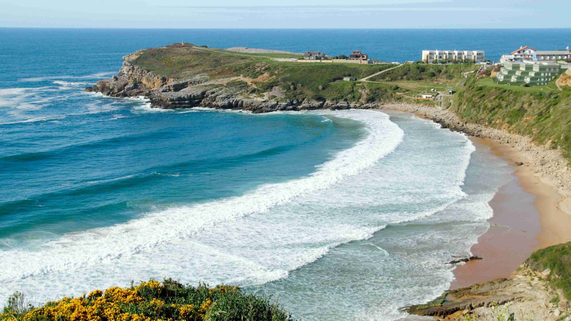 Las playas de El Sable en Tagle y Los Locos de Suances mantienen su Bandera Azul este verano