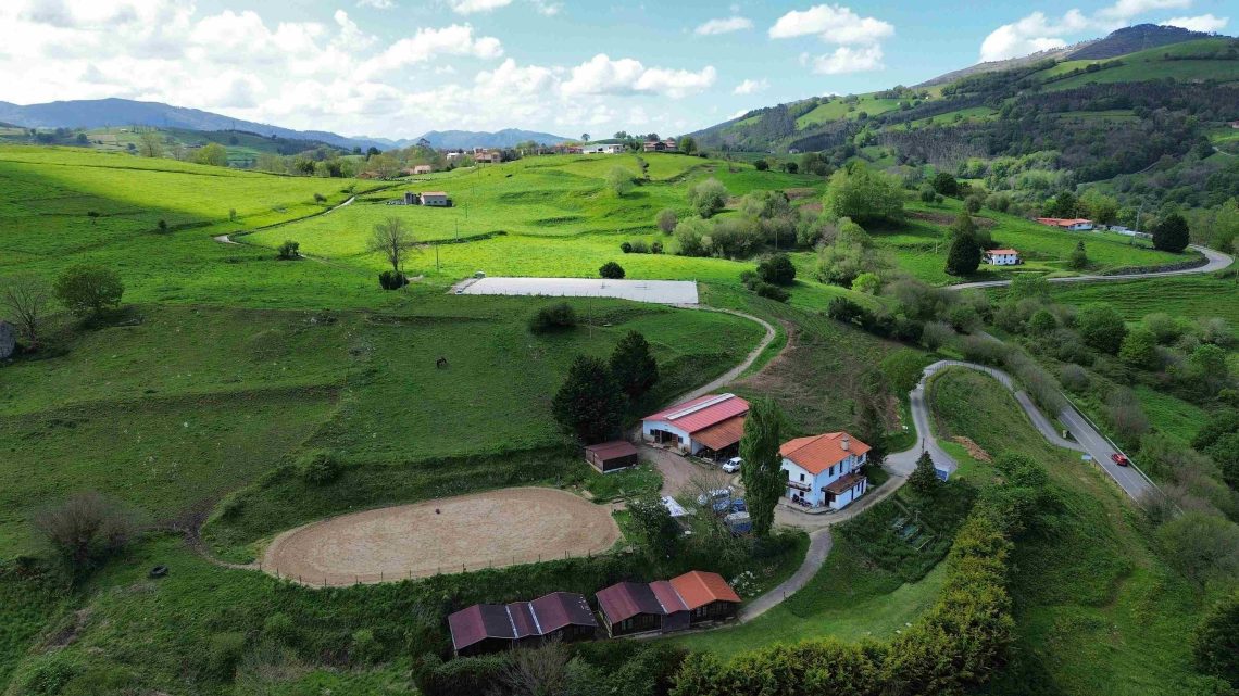Montar a caballo y hablar en inglés es la fórmula ideal que ofrece el centro ecuestre La Espina en sus campamentos de verano